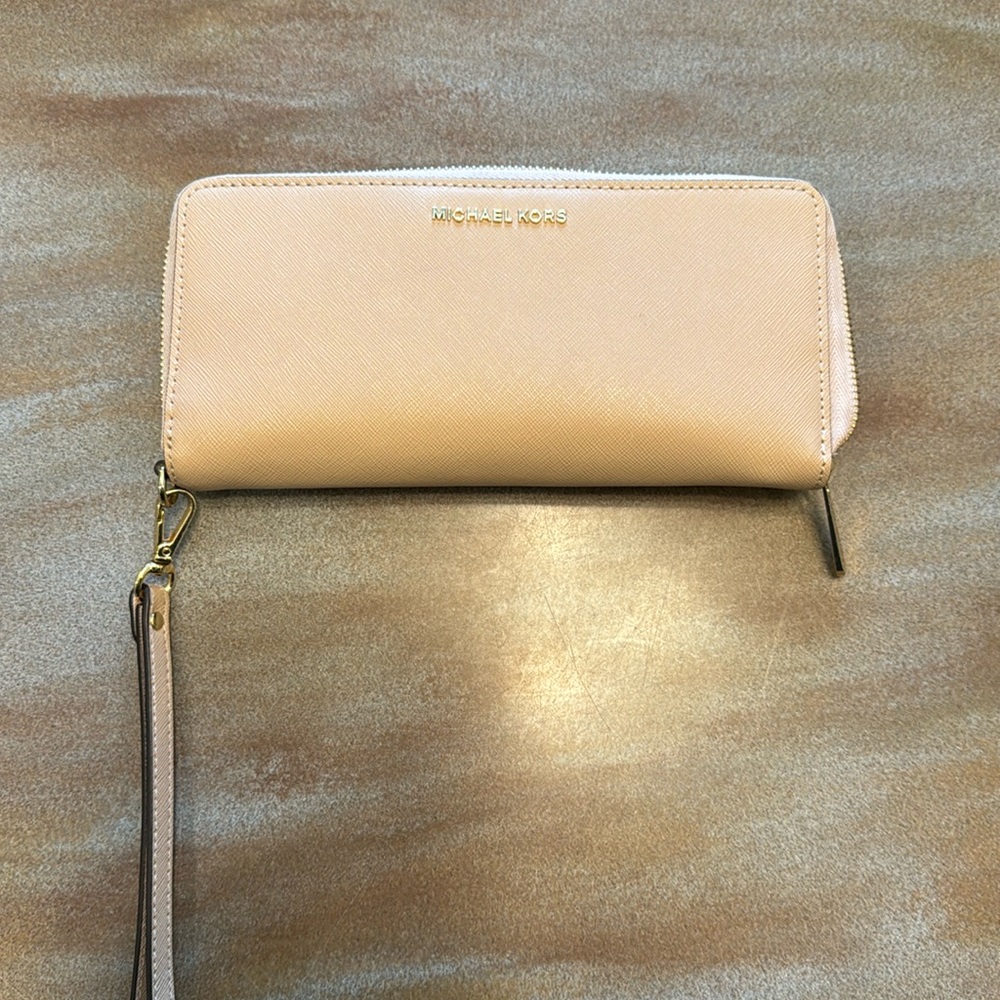 Michael Kors Zip around Wristlet